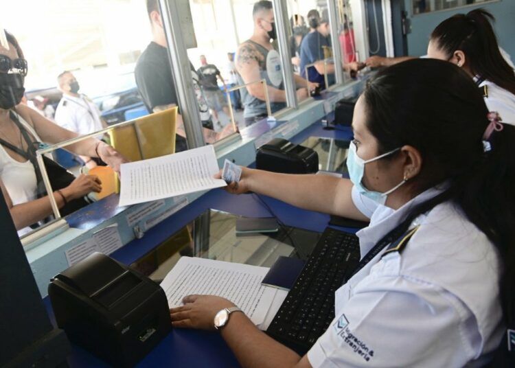 Flujo migratorio terrestre aumentó 195 % a inicios de agosto en El Salvador