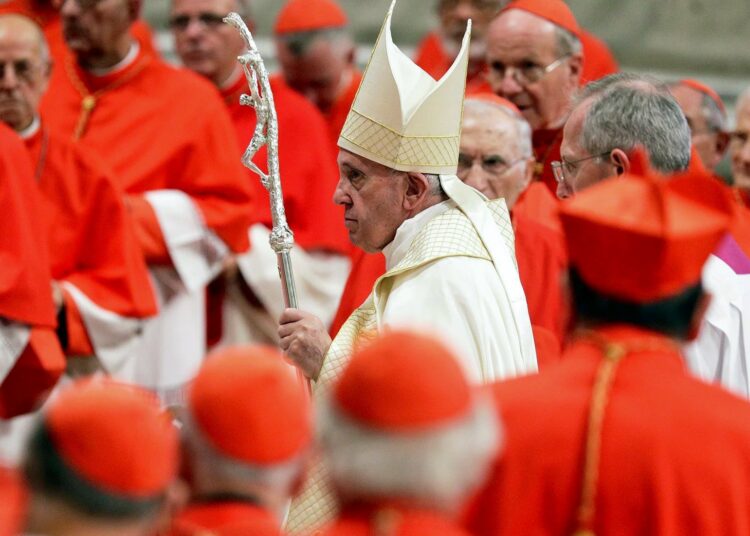 El papa marca el futuro de la Iglesia con la investidura de veinte nuevos cardenales