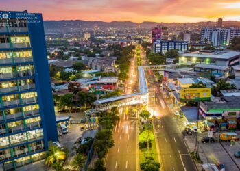 Pasarela que conectará los dos edificios del Hospital Bloom muestra un 94 % de avance