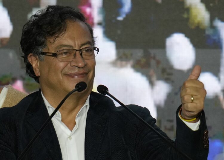 Gustavo Petro asumirá hoy como primer presidente de izquierda en Colombia