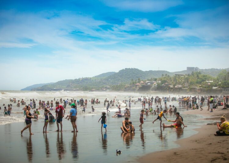 Ministerio de Turismo registra más de 350,000 visitantes durante vacaciones agostinas en playas y parques