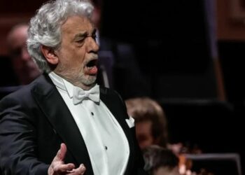 Plácido Domingo vuelve al escenario y hace vibrar a la Arena Ciudad de México