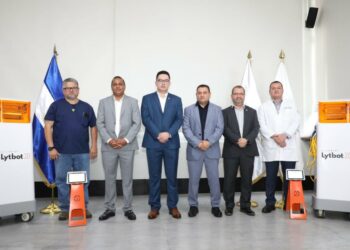 Entregan robots de desinfección a hospitales Bloom y Rosales donados por empresario canadiense