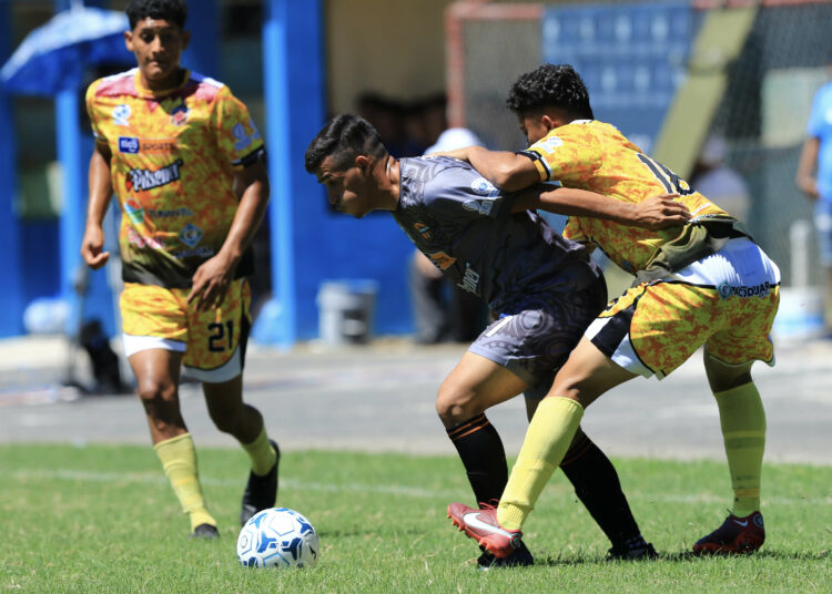 San Miguel gana y se acerca al líder de la Liga Nacional de Fútbol