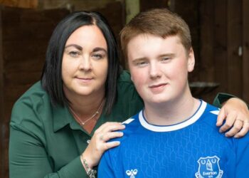 Sarah Kelly madre del niño del niño al que Cristiano le rompió el celular dio detalles de la platica que tuvo con el portugués “Es un arrogante”