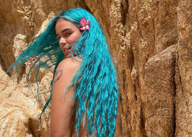 Karol G se despide del azul de su cabellera con emotivo mensaje