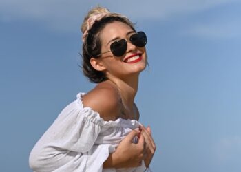 Issa Vegas presume abdomen perfecto en ajustado bikini de guerra