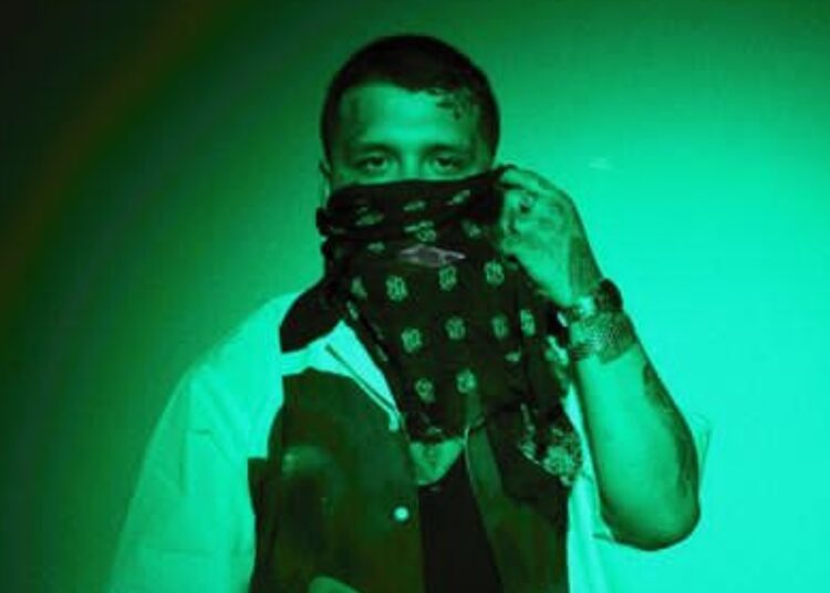 Christian Nodal desapareció todos sus tatuajes del rostro