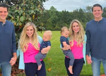 Dos gemelas que se casaron con gemelos revelan que sus hijos son hermanos y primos genéticos