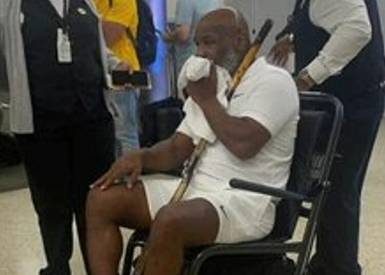 Cuál es la afección que obligó a Mike Tyson a desplazarse ayudado por un bastón o en silla de ruedas