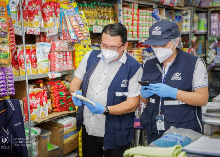 Se mantienen las verificaciones de precios en productos de la canasta básica, como parte de las 11 medidas ante la inflación económica