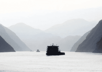 La ola de calor reduce el caudal del río más largo de China y amenaza los cultivos