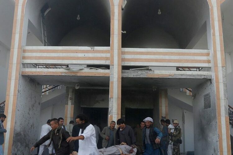 Afganistán: Una explosión en una mezquita de Kabul causó al menos 27 heridos