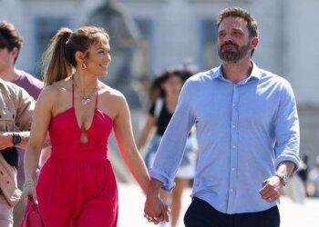Ben Affleck está harto de los paparazzi que lo acechan en su luna de miel con Jennifer Lopez