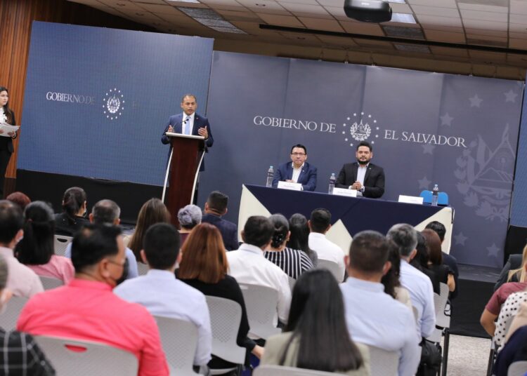 SSF, BCR y Defensoría del Consumidor clausuran diplomado sobre protección de personas usuarias de servicios financieros