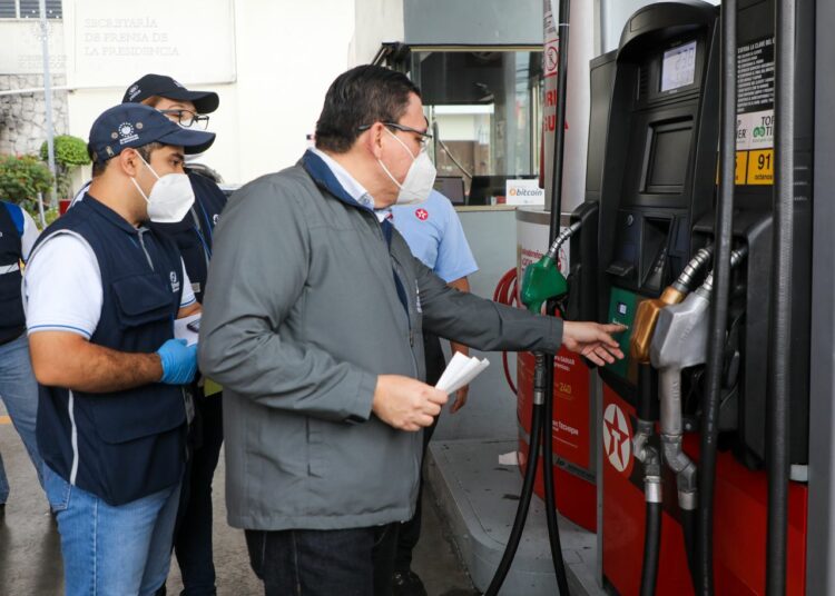 Defensoría mantiene verificaciones para el cumplimiento de medidas relacionadas al precio de los combustibles