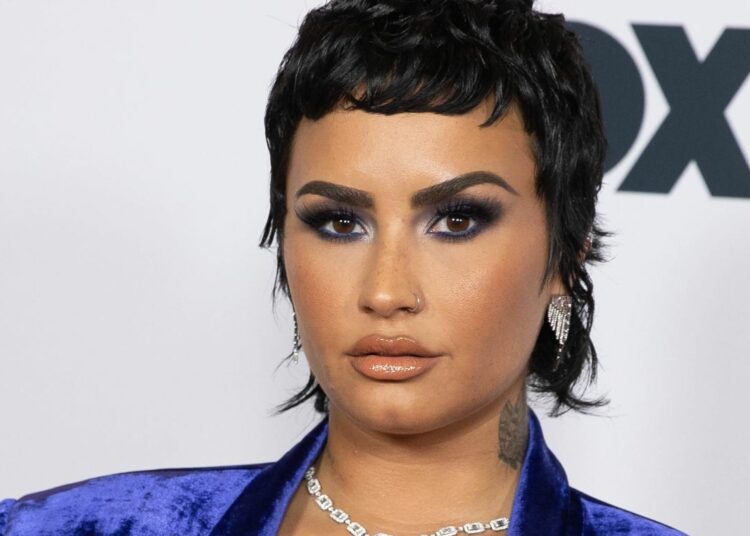 Demi Lovato ya no se identifica como persona no binaria y vuelve a usar el pronombre «ella»