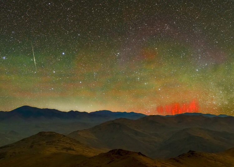 Captan los extraños ‘duendes rojos’ en el cielo del desierto chileno de Atacama