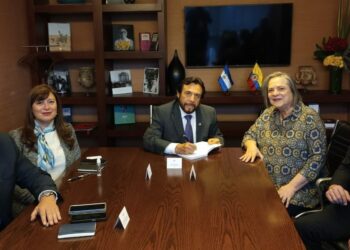 Vicepresidente Félix Ulloa expone a senadora colombiana la situación actual de El Salvador en materia de Seguridad