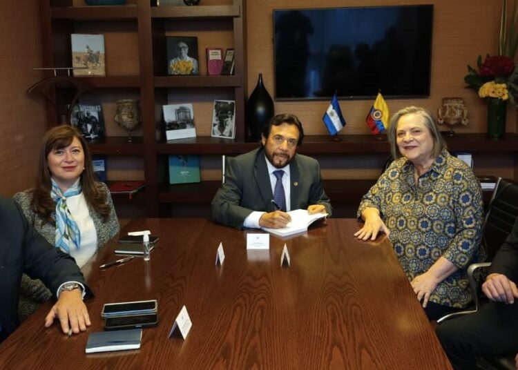 Vicepresidente Félix Ulloa expone a senadora colombiana la situación actual de El Salvador en materia de Seguridad