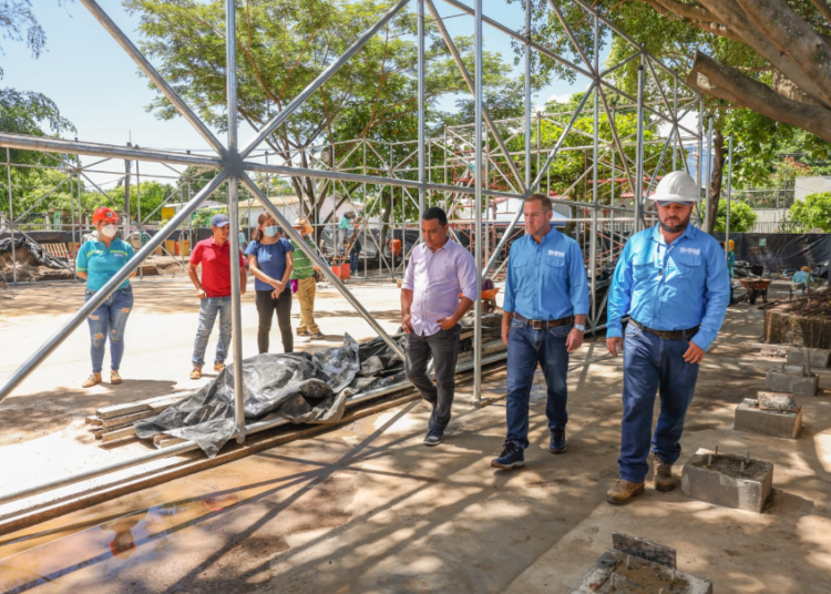 Dirección de Obras Municipales remodela parque central de El Refugio, en Ahuachapán