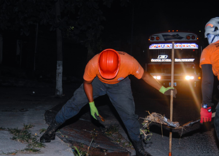 Equipos de Protección Civil realizan obras de mitigación en puntos críticos del área metropolitana