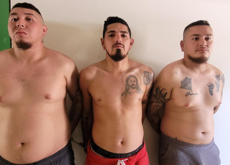 PNC captura a sujetos que vapulearon a conductor en calle hacia Opico