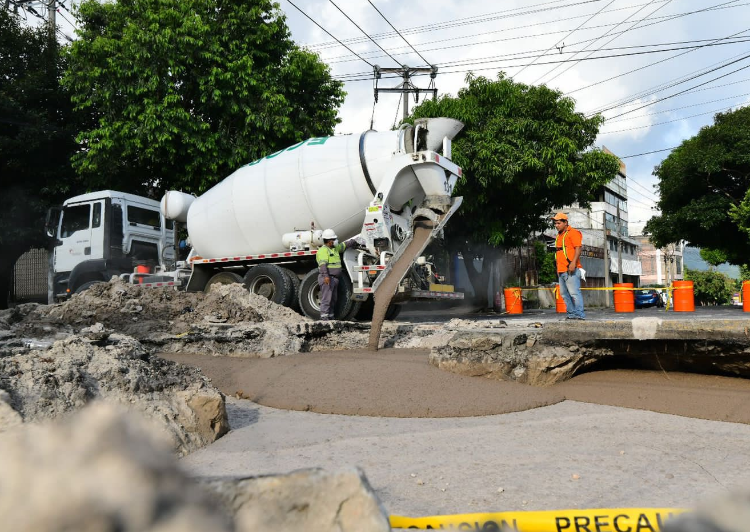 Obras Públicas anuncia que pronto concluirá reparación de cárcava en 25a. Avenida Sur de San Salvador