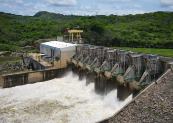 El Salvador pasa de comprar energía eléctrica a venderla con ingresos de $31 millones este año