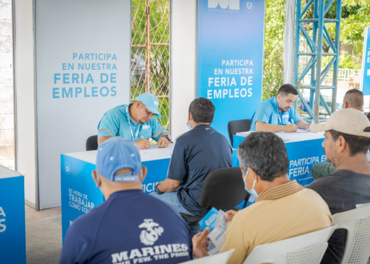 La DOM realiza feria de empleo para constructores en los municipios de Coatepeque y Jayaque