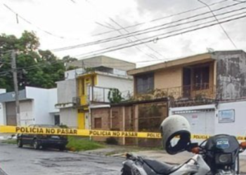 Delincuentes simulan operativo policial para asaltar un comercio en San Salvador