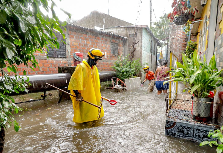 Protección Civil atiende inundaciones y otras emergencias provocadas por aguaceros