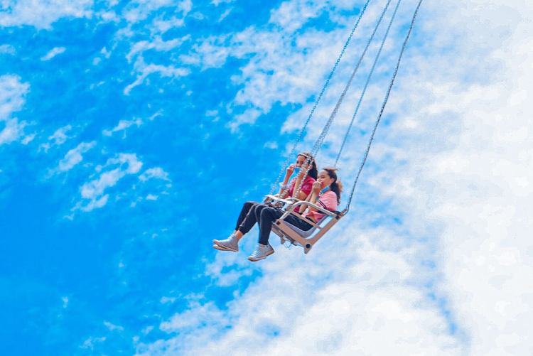 (IMÁGENES) Millares de familias aprovechan últimos días de vacaciones en el campo de la feria, playas, balnearios, pueblos y montañas