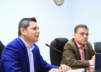 Diputados conocen graves hallazgos detectados por nueva Junta de Vigilancia de la Profesión Médica