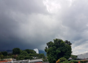 El Ministerio de Medio Ambiente pronostica lluvia y tormentas a partir del mediodía en la cordillera volcánica para este miércoles