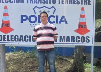 Capturan a conductor que amenazó a otros con un machete en la carretera a Comalapa, y que quedó grabado en video