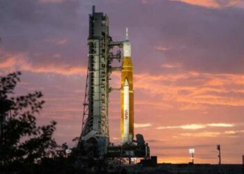 La NASA suspendió el despegue su cohete Artemis I a la Luna debido a un problema con uno de los motores