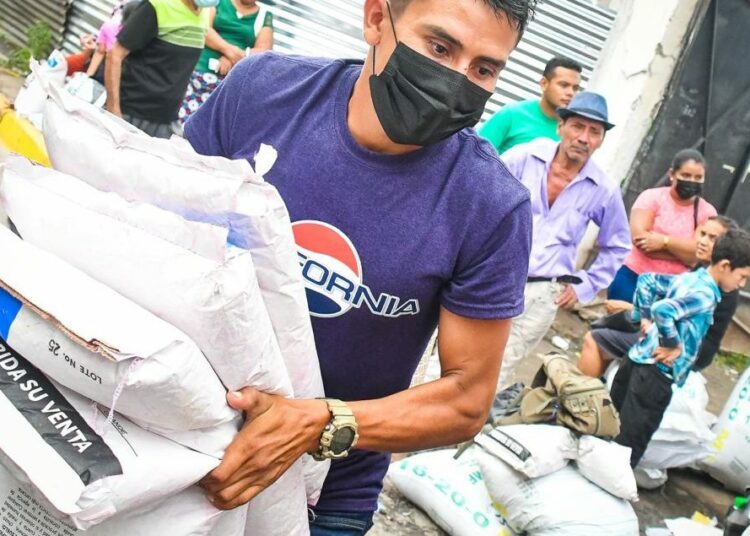 Entrega de paquetes agrícolas continuó el viernes para agricultores de Usulután y El Tránsito