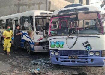 Accidente entre microbuses de rutas 4 y 4T deja a cinco personas lesionadas en Ciudad Delgado