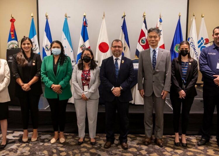 El Salvador realiza seminario regional “Intercambio de experiencias en atención humanizada del parto en los Estados miembros del SICA”