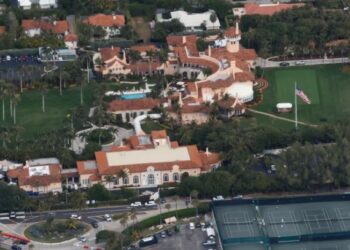 El FBI allana lujosa residencia de Donald Trump en Florida