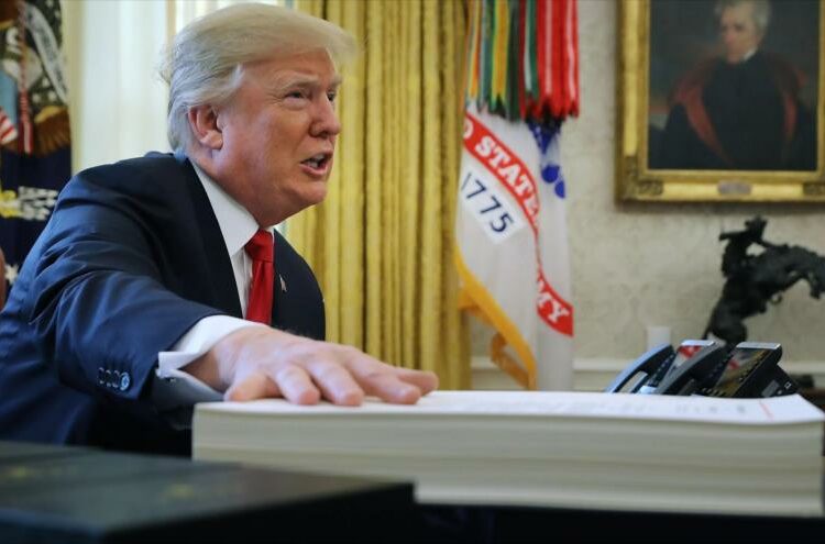 Trump se llevó 700 páginas de documentos clasificados a Florida