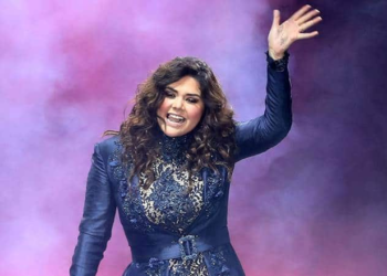 Le lanzaron un “regalo” a Yuridia durante un concierto