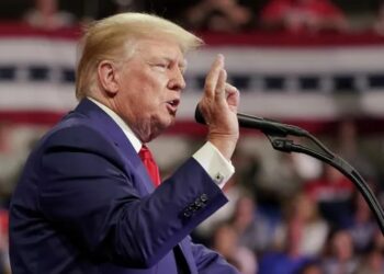 Donald Trump replica a Joe Biden: «Es él, el enemigo del Estado»