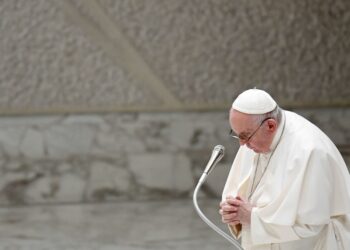 El papa Francisco no visitará Ucrania debido a una recaída de salud
