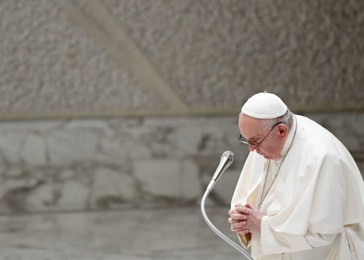 El papa Francisco no visitará Ucrania debido a una recaída de salud