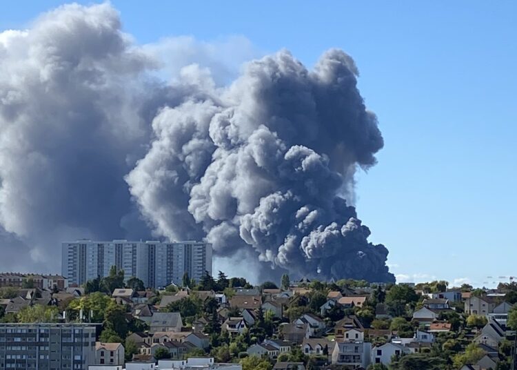 (VIDEOS) El Mercado Internacional de Rungis, París el almacén de productos agrícolas más grande del mundo se incendia