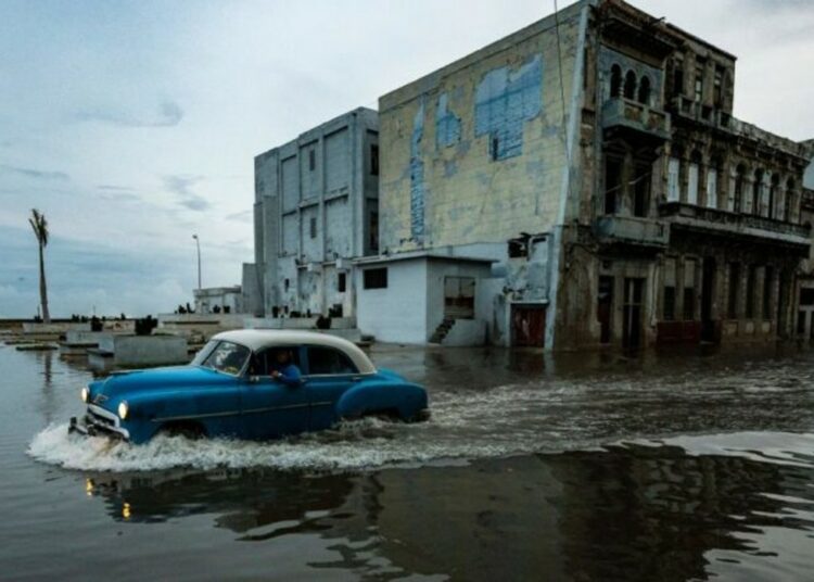 Al menos dos muertos y más de 12 horas de apagón total en Cuba tras el azote de huracán Ian