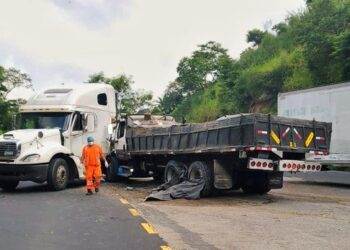 Conductor de una rastra murió en accidente en carretera de Oro