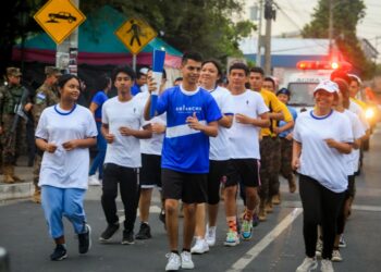 Continúa el recorrido de la Antorcha Centroamericana por la Paz en El Salvador